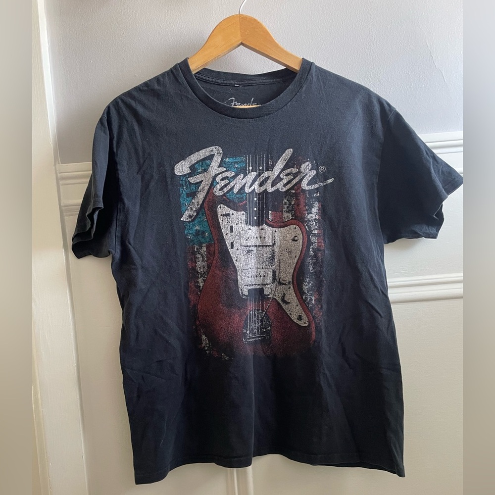 Authentic Fender Guitar Rock graphic tee-medium